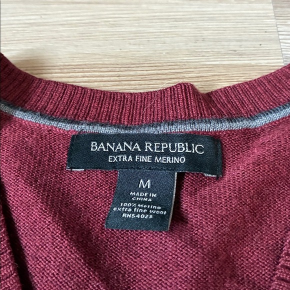 Banana Republic Merino Wool V-Neck Pullover Sweater Maroon Mens M - Picture 2 of 9